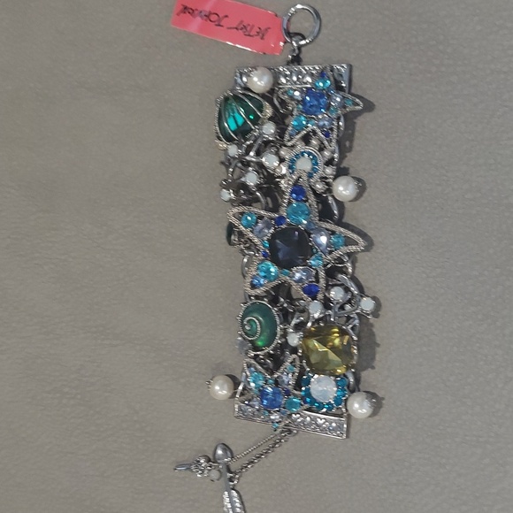 NWT Betsey Johnson STARFISH STATEMENT BRACELET - Picture 2 of 8
